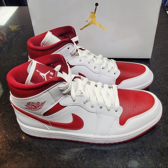 Jordan 1s Retro mids Sz various - Picture 2 of 9